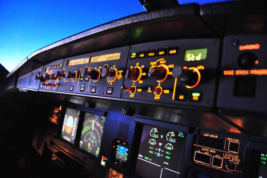 Cockpit of an Airbus A320 in cruise from the first officer seat