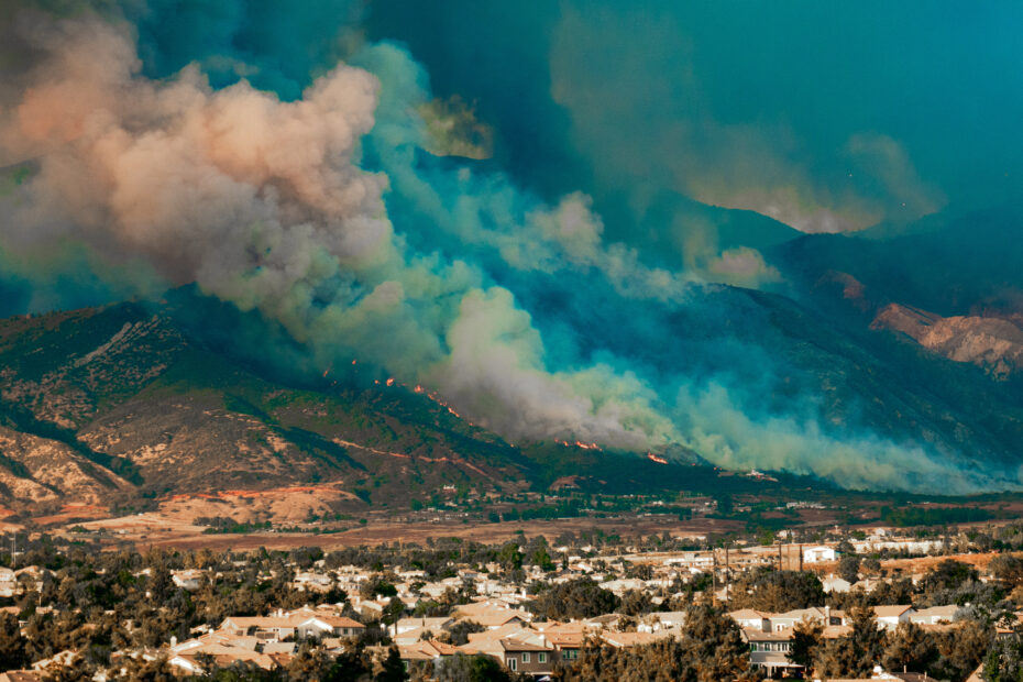 Yucaipa wildfire day 1 evening viewed from Yucaipa blvd