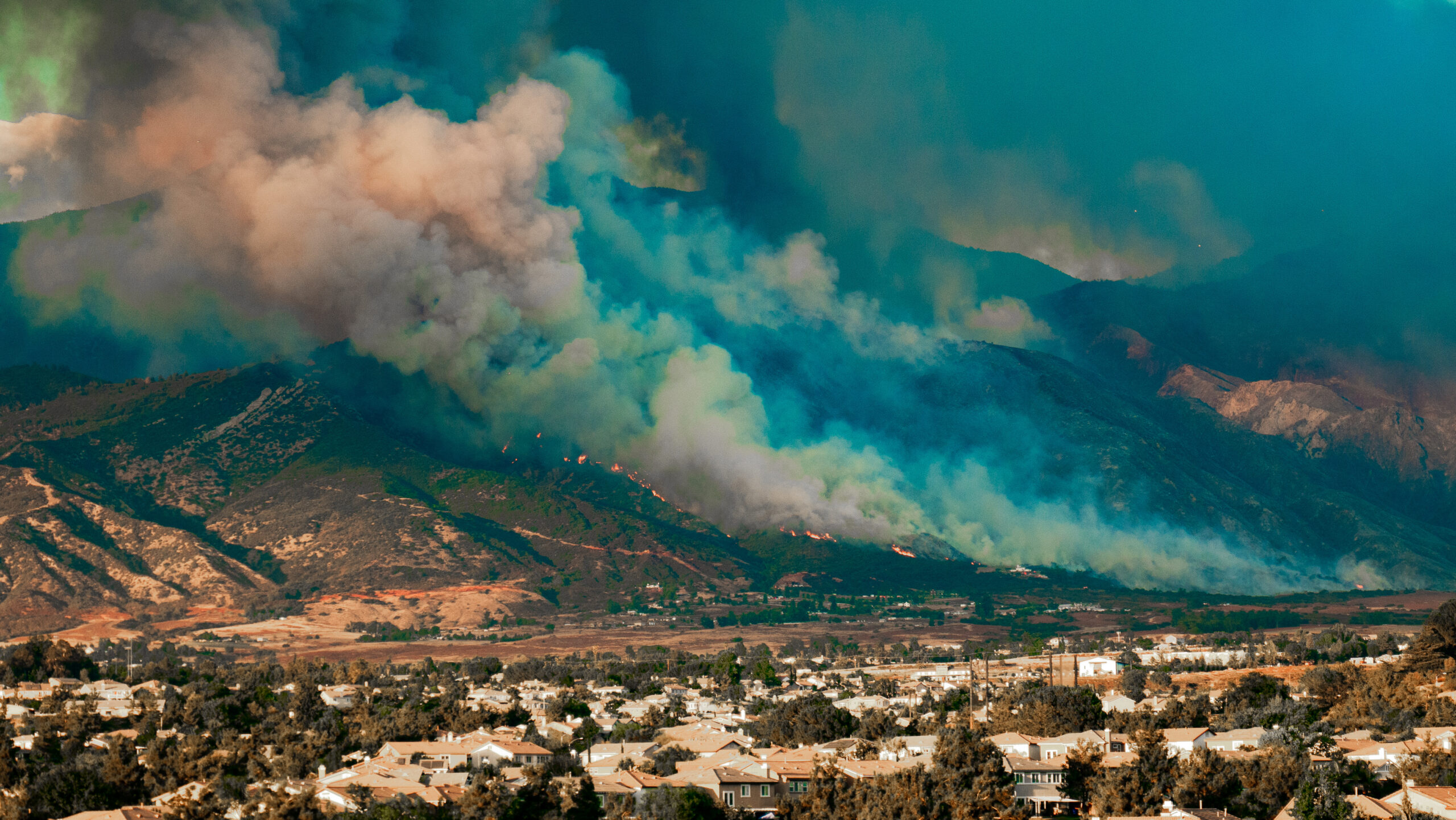 Yucaipa wildfire day 1 evening viewed from Yucaipa blvd